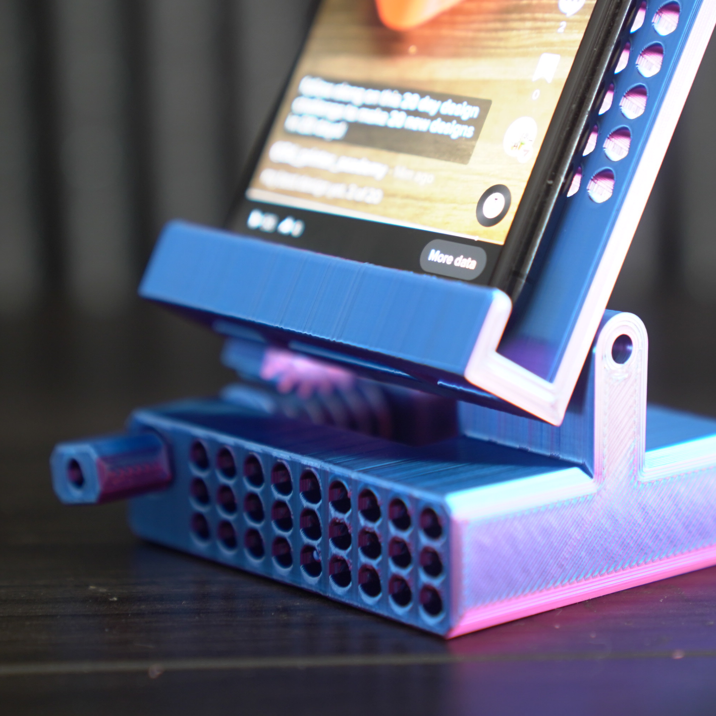 Worm Gear Phone Stand