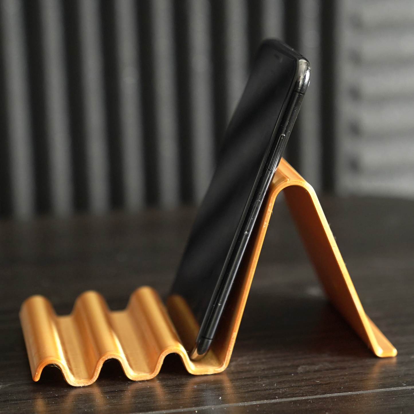 Wave Phone Stand