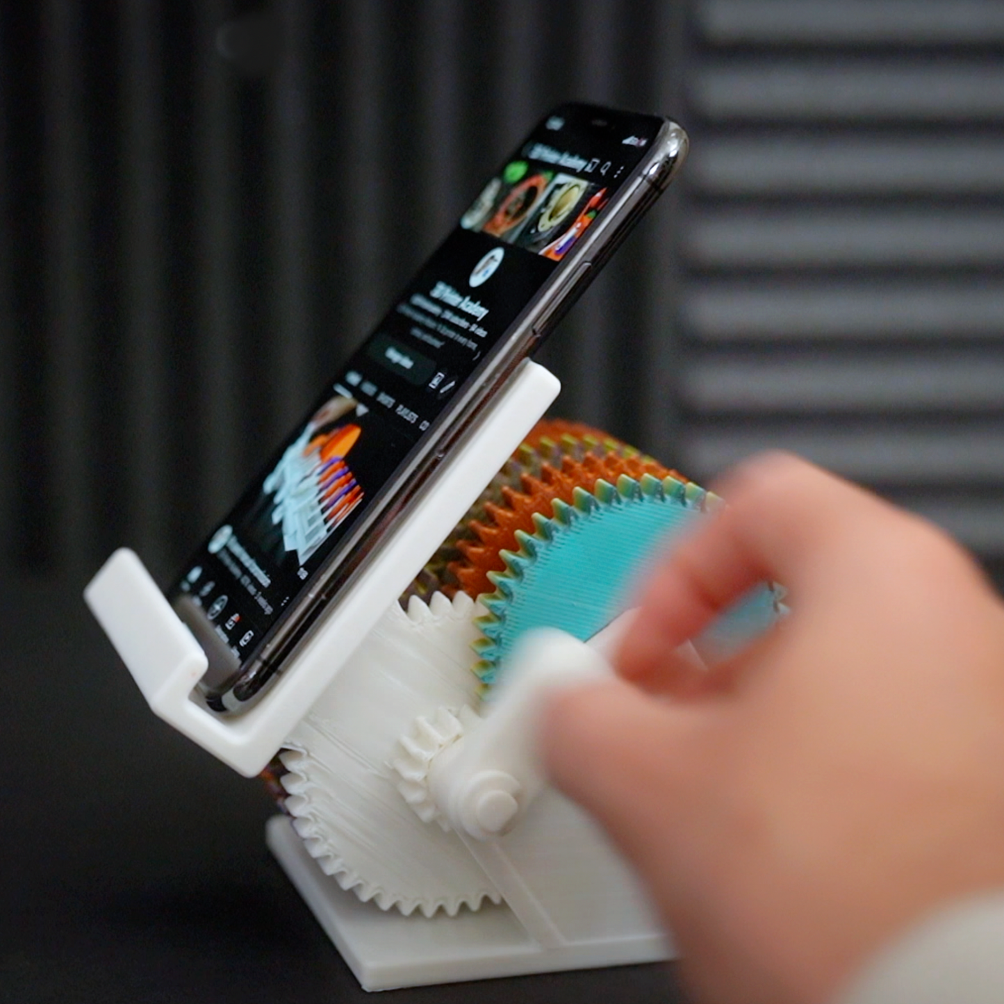 Gear Reduction Phone Stand