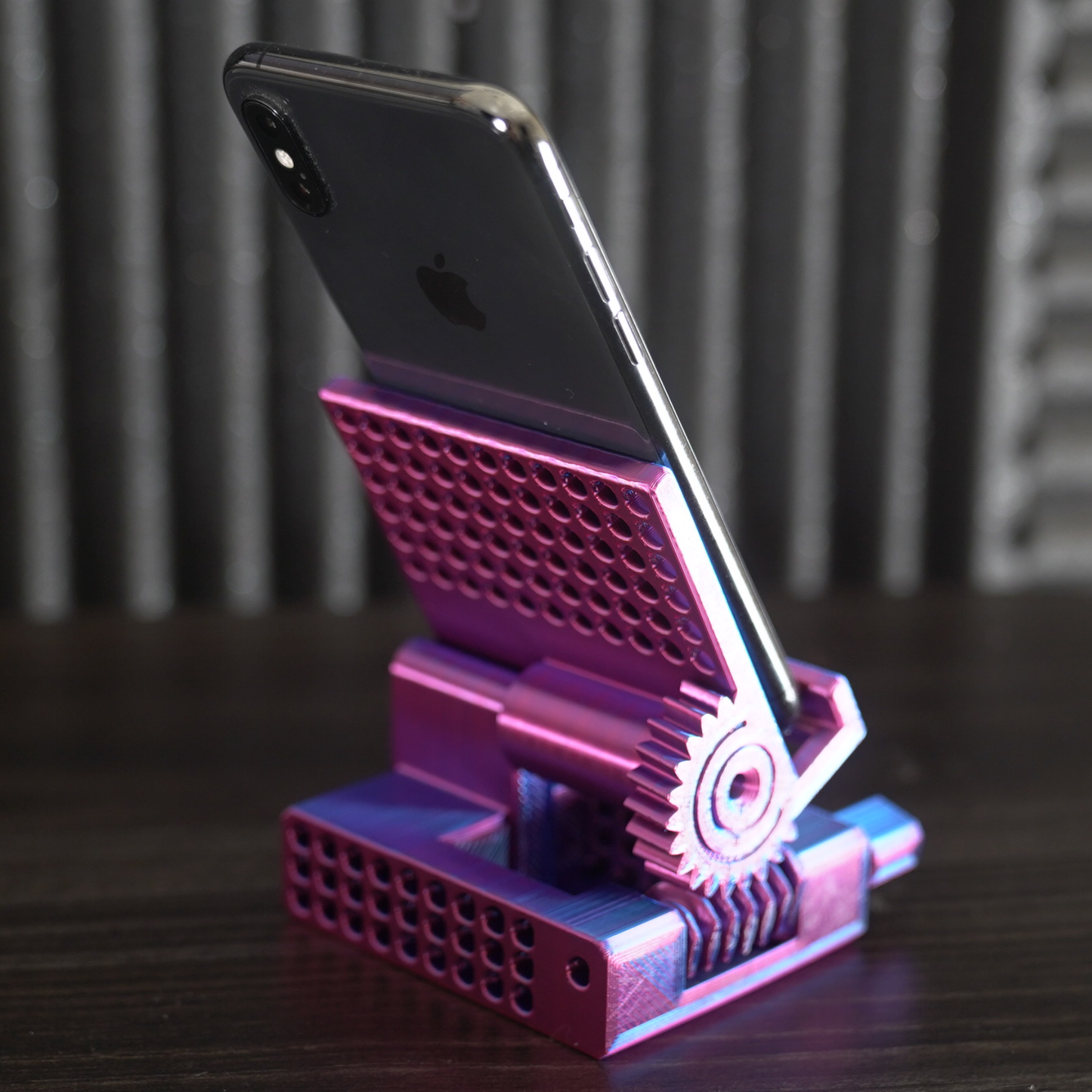 Worm Gear Phone Stand